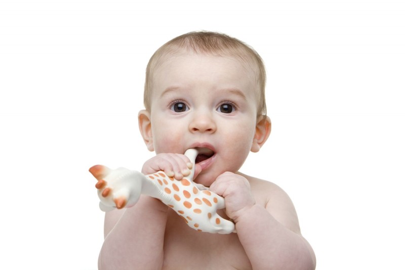 ilustrasi bayi menggunakan teether